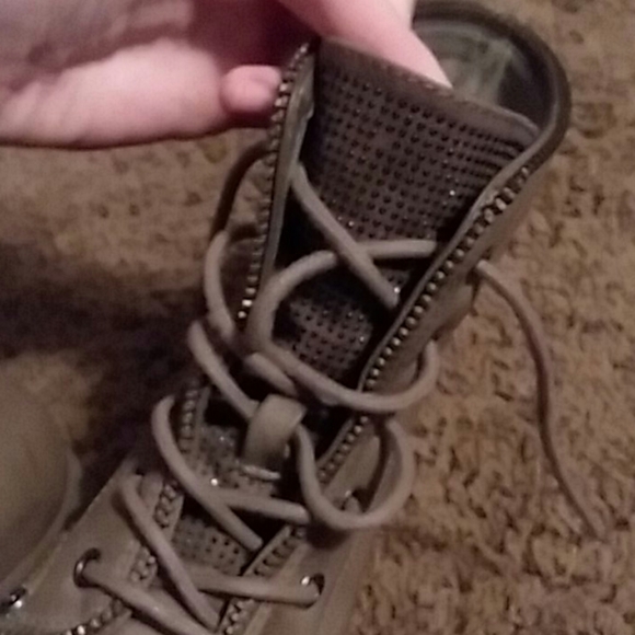 Boots - Picture 4 of 4